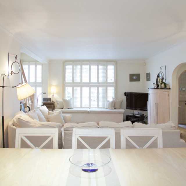 A chic and spacious holiday house near Earls Court A Place Like Home